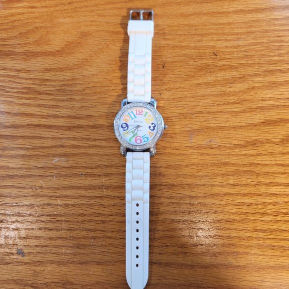 Geneva Ladies Watch - New Battery!  EUC - Picture 2 of 3